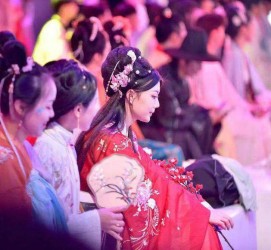 岑溪汉服模特兼职(想做汉服模特去哪里找)