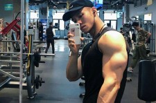 岑溪肌肉男模(肌肉男模拟器)