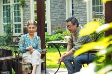 岑溪坦言带老伴游遍中国(我和老伴去旅游)