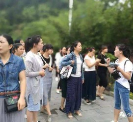 岑溪中国的曲男伴游的简单介绍