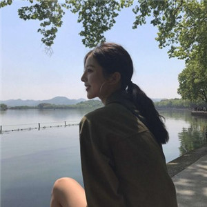 岑溪私人伴游网带你看到天际，白色盐湖无际，蓝色天空无边