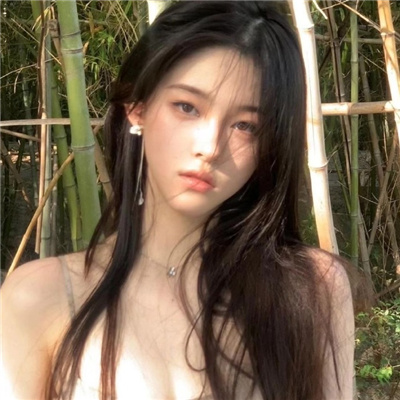 岑溪与商务伴游共进晚餐，愉快的营业会谈起头了