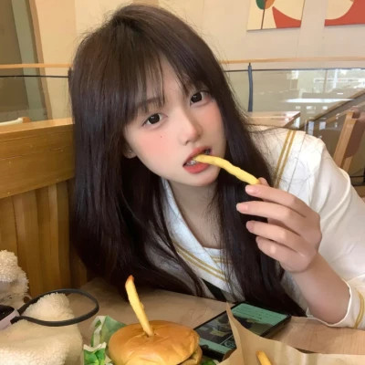 岑溪伴游女生李欣怡的资料