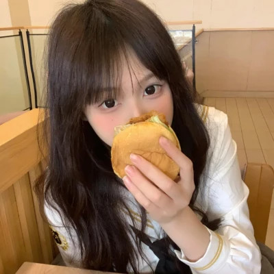 岑溪伴游女生李心怡的资料