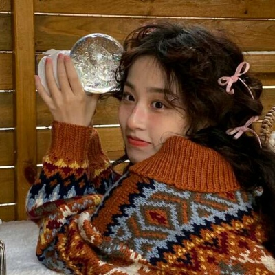 岑溪伴游女生郑晓涵的资料