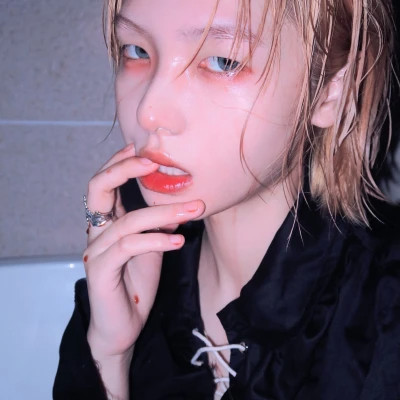 岑溪伴游女生樱花漫舞的资料