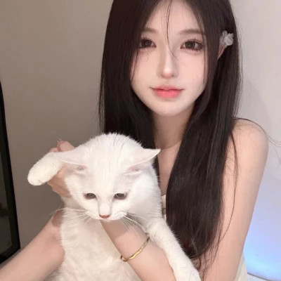 岑溪伴游女生陈露晞的资料