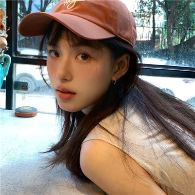 岑溪伴游女生杨梦研的资料