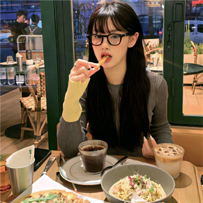 岑溪伴游女生娄婷的资料