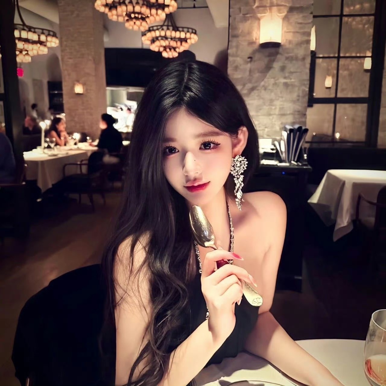 岑溪伴游女生蓝盈盈的资料