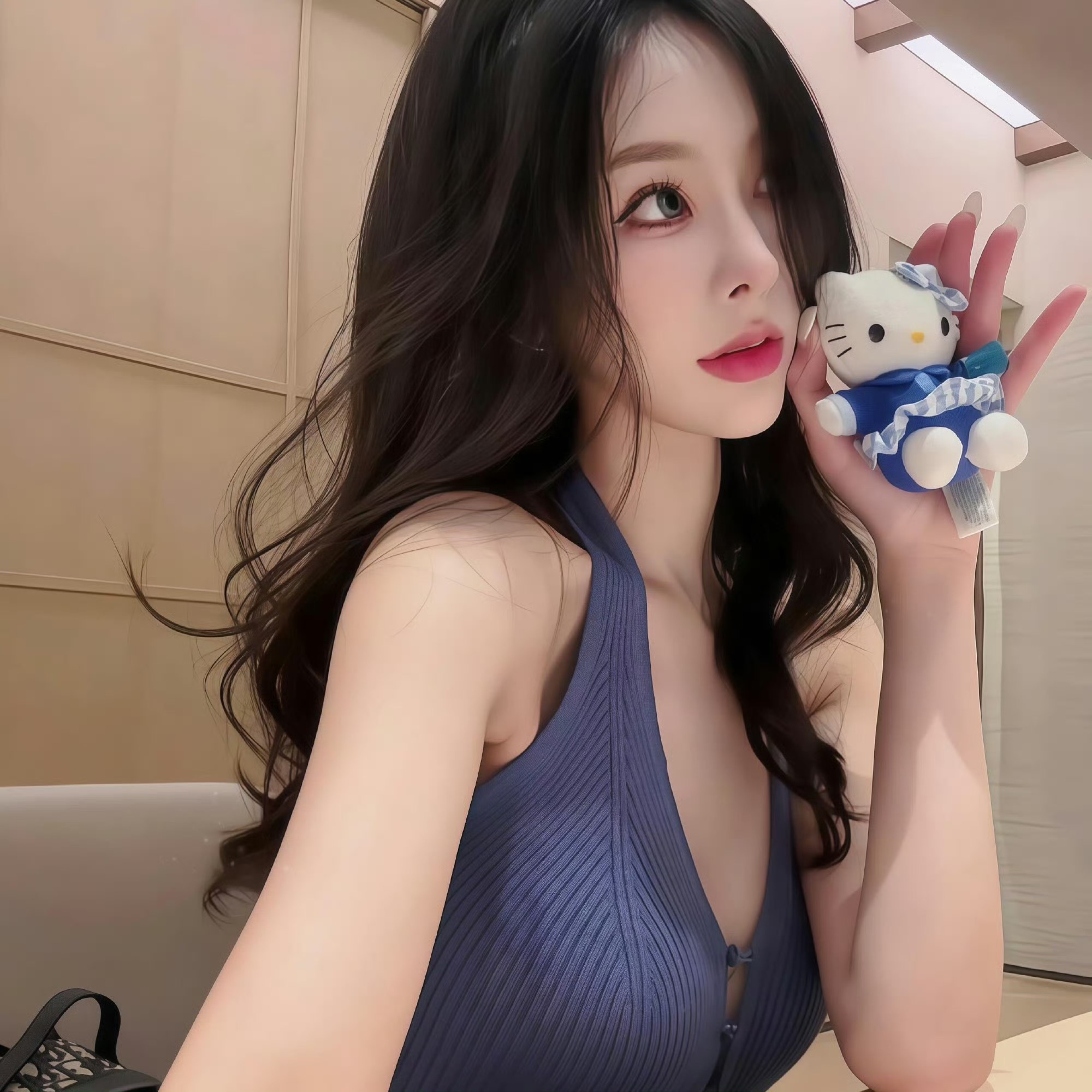 岑溪伴游女生鹿小婷的资料