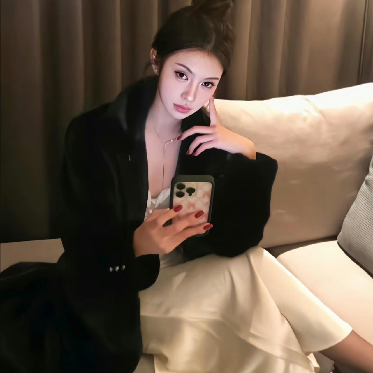 岑溪伴游女生周语言的资料