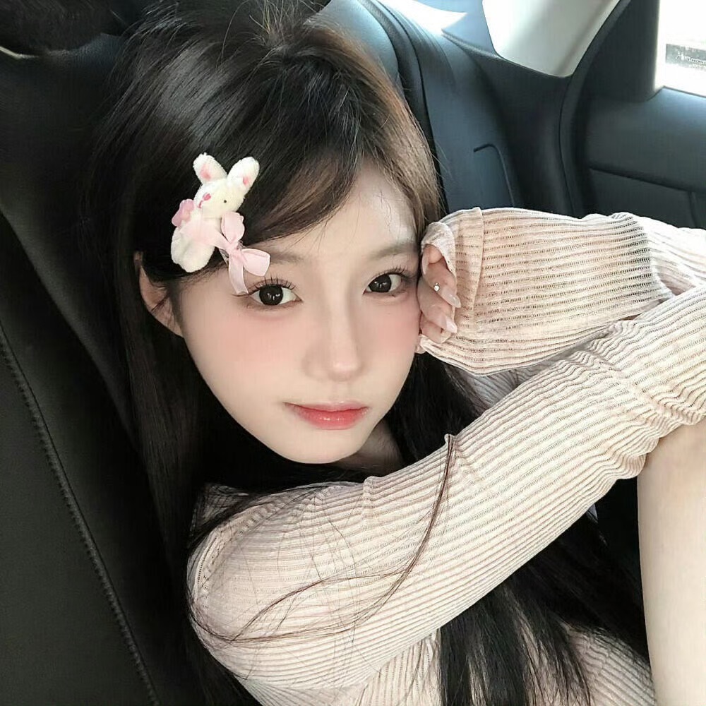 岑溪伴游女生沈欣白的资料
