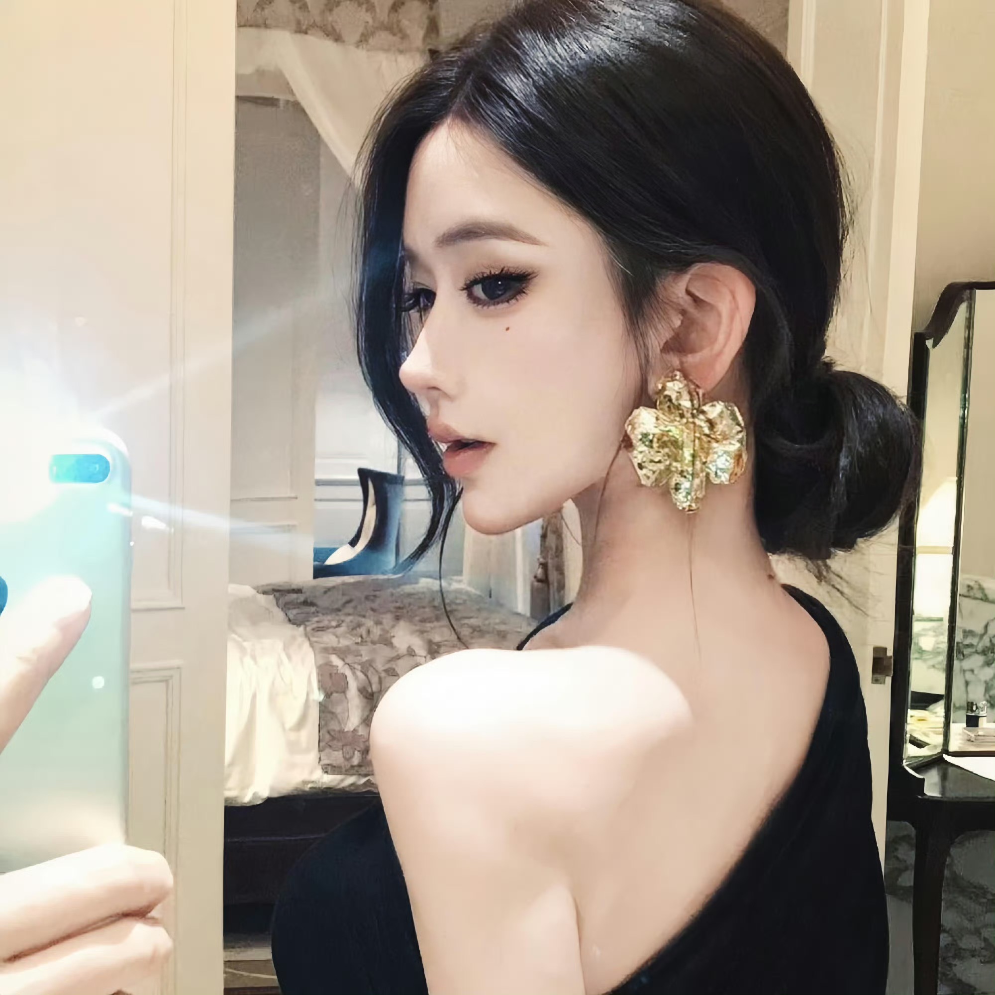 岑溪伴游女生靖骊萍的资料