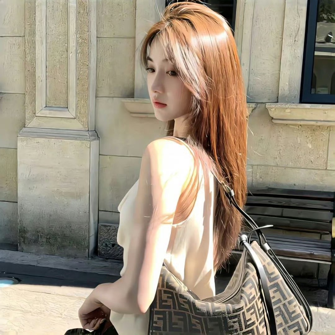岑溪伴游女生夏夏的资料