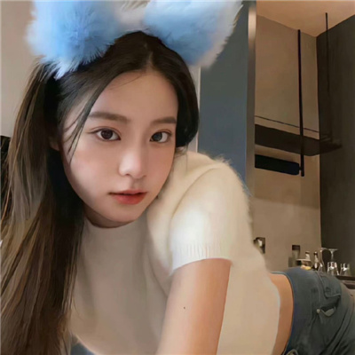 岑溪伴游女生苦霞辉