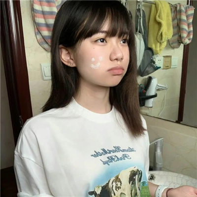 岑溪伴游女生邝易云